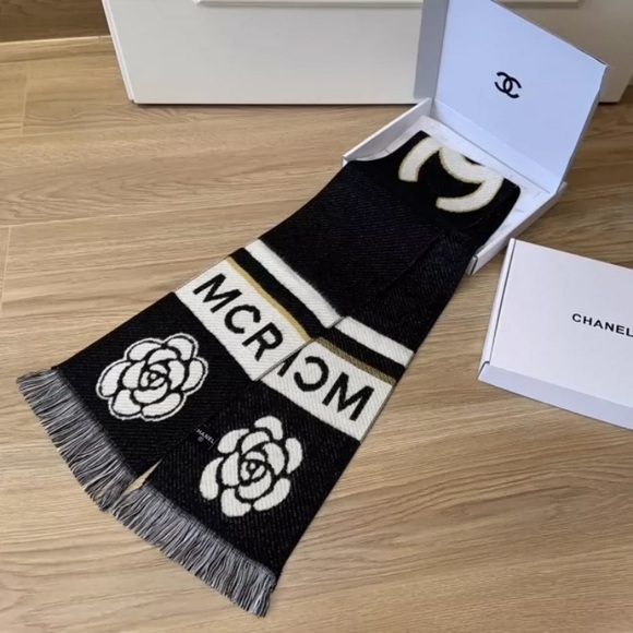 Chanel Metiers d’Art Show MCR scarf - Picture 1 of 9